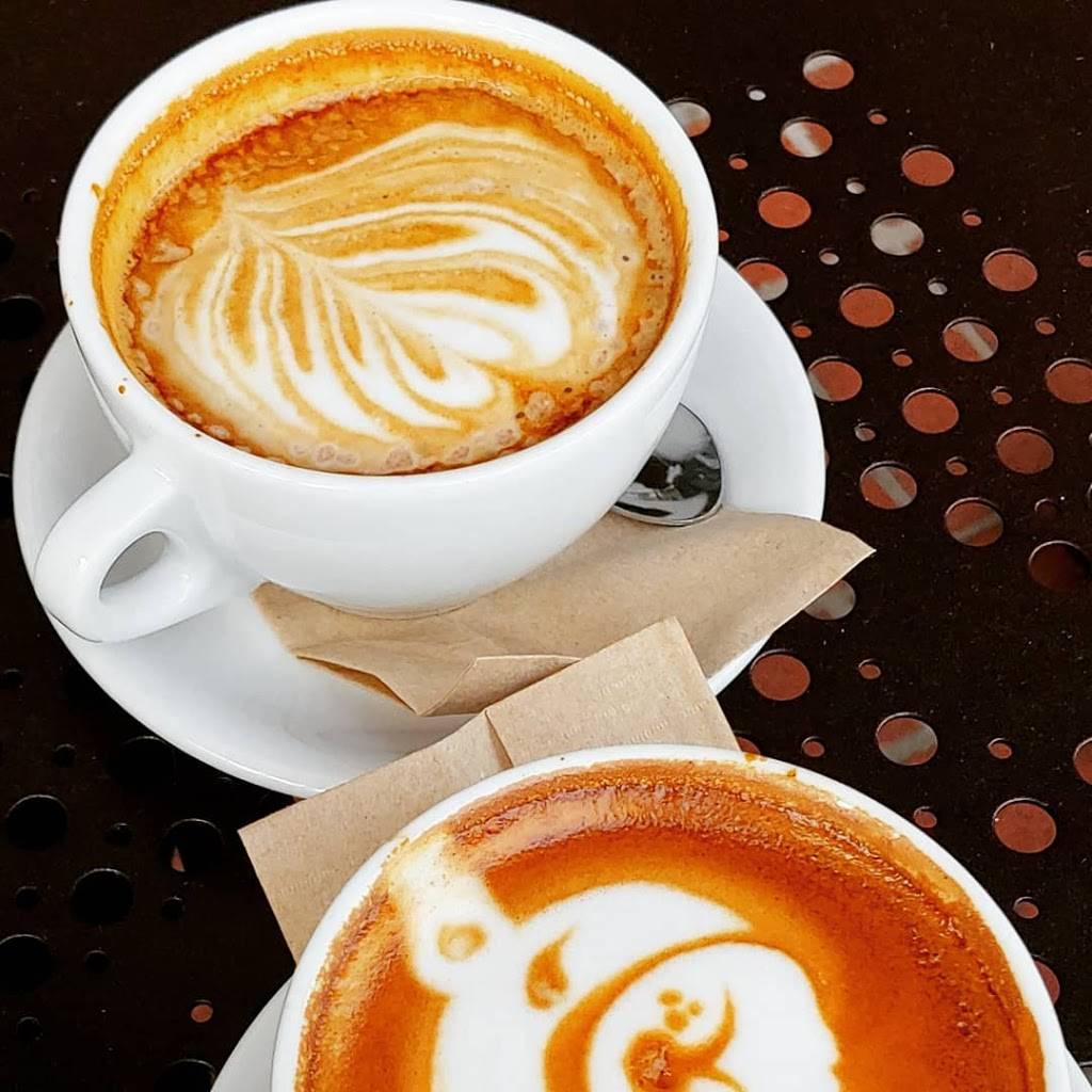 Urth Caffé Orange | restaurant | 100 W Chapman Ave, Orange, CA 92866, USA | 9493295755 OR +1 949-329-5755