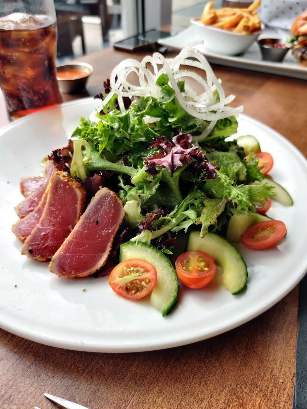 Hunters Landing | restaurant | 82 Fort York Blvd, Toronto, ON M5V 4A6, Canada | 6473526082 OR +1 647-352-6082