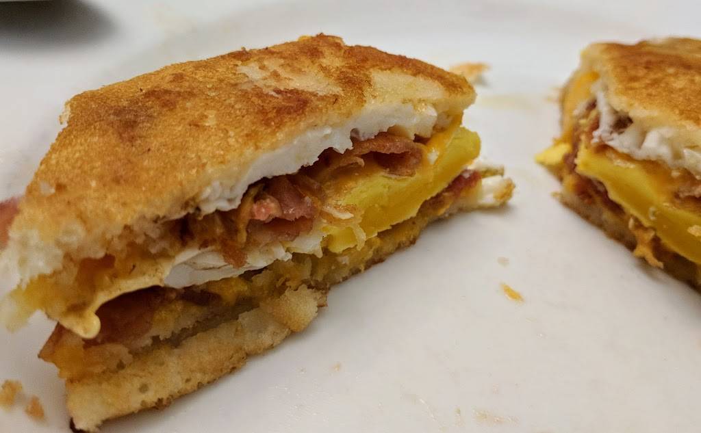 Hazels Diner | restaurant | 3401 Yonge St, North York, ON M4N 2M8, Canada | 4168500121 OR +1 416-850-0121