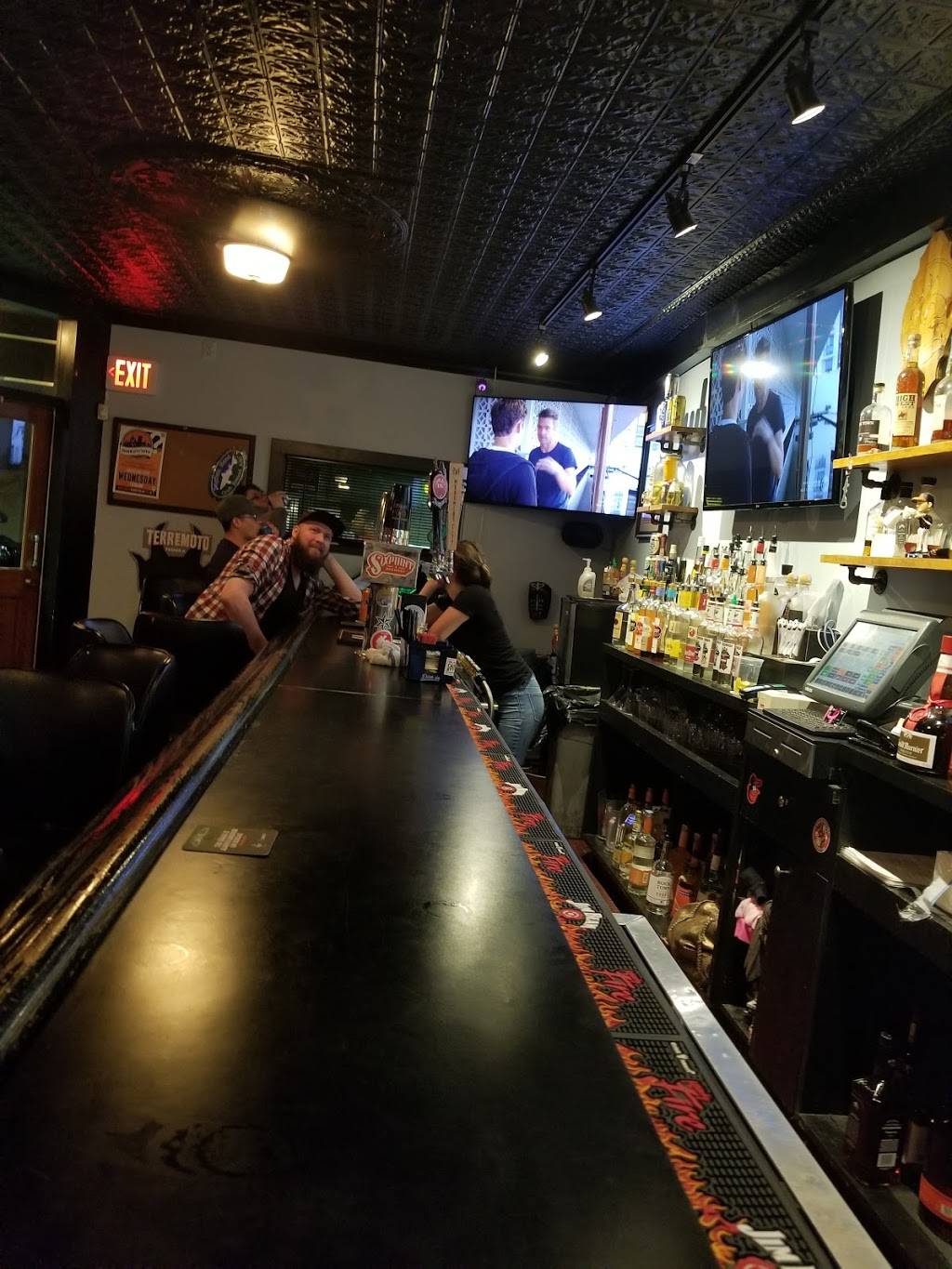 The Pig & Rooster Smokehouse | restaurant | 3242 Foster Ave, Baltimore, MD 21224, USA | 4105221696 OR +1 410-522-1696