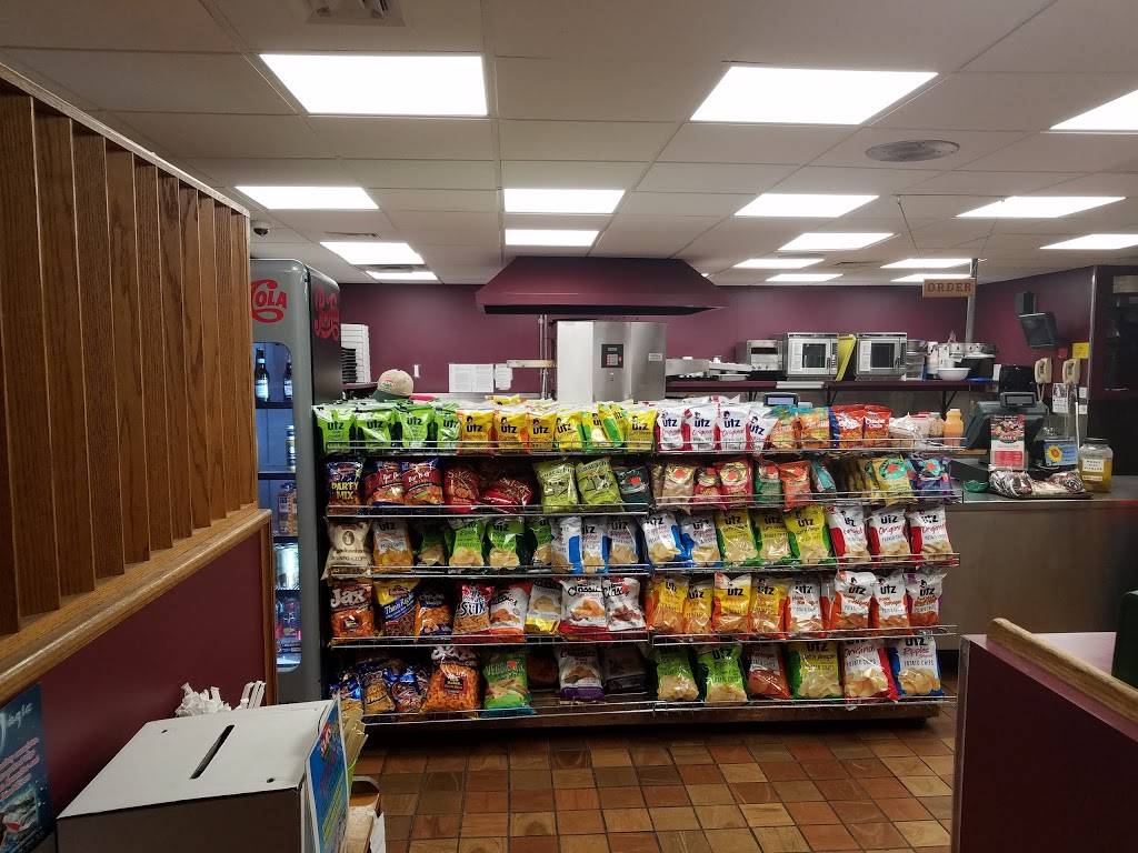 Sams Italian Foods | restaurant | 7 Main St, Freeport, ME 04032, USA | 2078654700 OR +1 207-865-4700