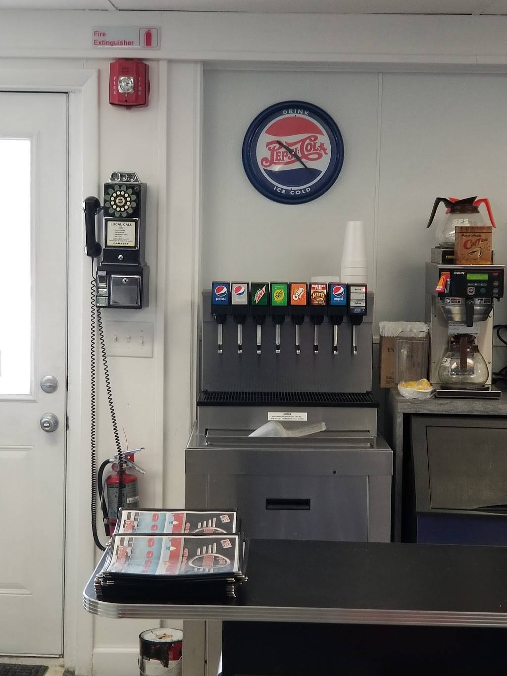 Phils Diner | restaurant | 4975 Railroad St, Elkton, MI 48731, USA | 9893752600 OR +1 989-375-2600