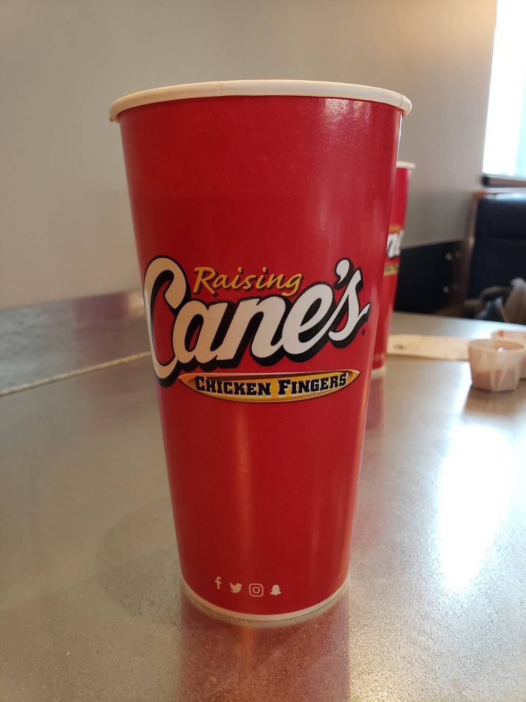 Raising Canes Chicken Fingers | meal takeaway | 60 W 63rd St, Westmont, IL 60559, USA | 6309684799 OR +1 630-968-4799