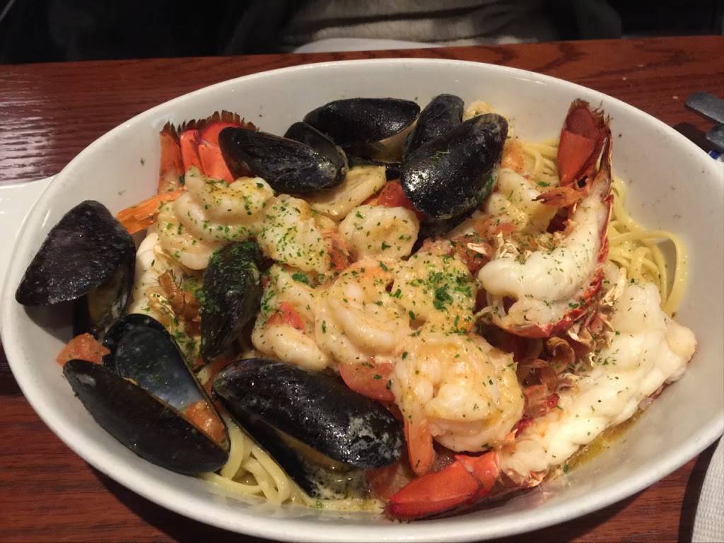 Red Lobster | restaurant | 701 Spring Hill Ring Rd, West Dundee, IL 60118, USA | 8474280820 OR +1 847-428-0820