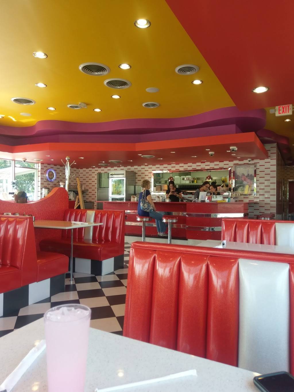 Nicky Ds | restaurant | 39099 Van Dyke Ave, Sterling Heights, MI 48313, USA | 5869770031 OR +1 586-977-0031