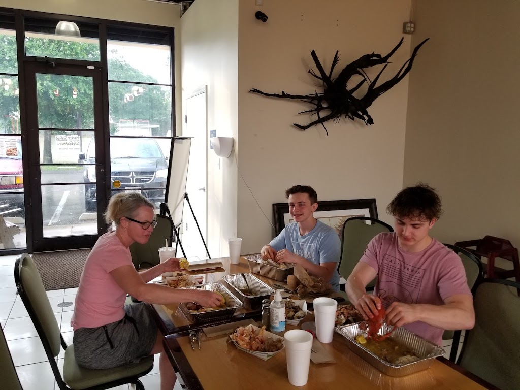 Macker Seafood | restaurant | 141 Bay St, Daytona Beach, FL 32114, USA | 3862539905 OR +1 386-253-9905