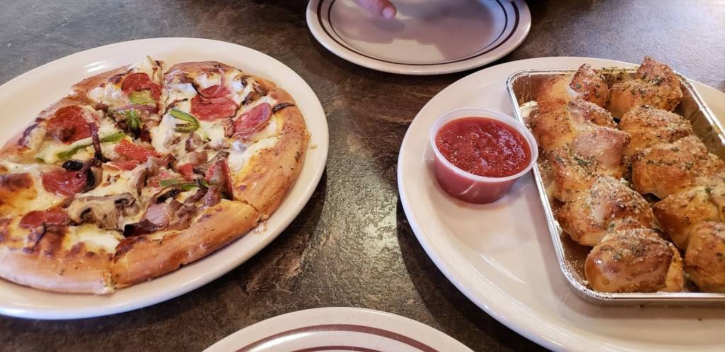 Pizza Hut | meal takeaway | 422 W Pine St, Baraboo, WI 53913, USA | 6083569500 OR +1 608-356-9500