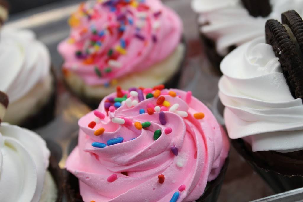 Cold Stone Creamery | bakery | 21001 N Tatum Blvd ste 36-1180, Phoenix, AZ 85050, USA | 4805857952 OR +1 480-585-7952