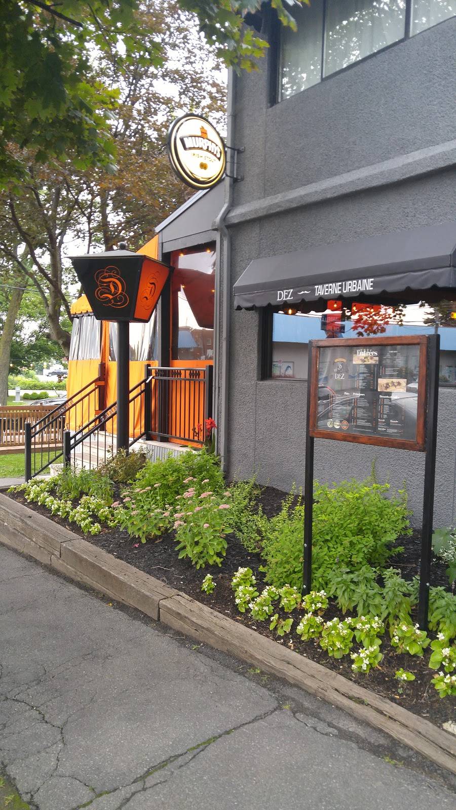 Dez Taverne Urbaine | restaurant | 19 Rue Isabella, Salaberry-de-Valleyfield, QC J6T 4Z1, Canada | 4507470330 OR +1 450-747-0330