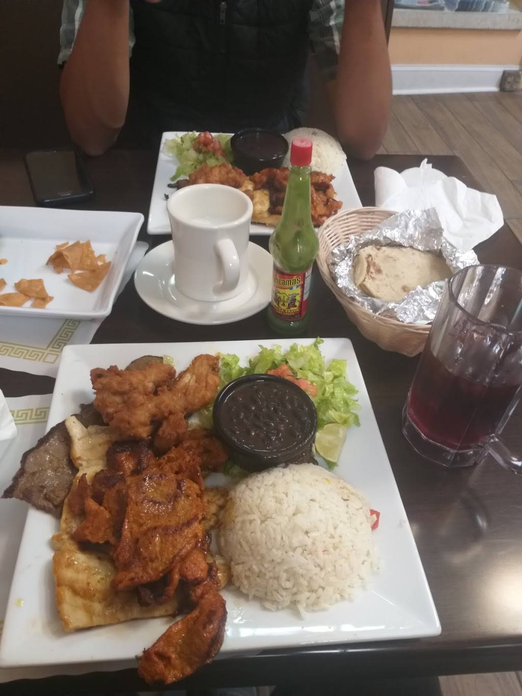Guatelinda | restaurant | 553 Hartford Ave, Providence, RI 02909, USA | 4012826930 OR +1 401-282-6930