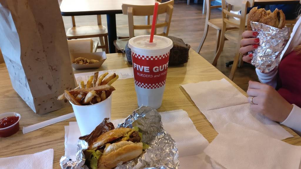 Five Guys | meal takeaway | 1795 Us Highway 17 N, Mt Pleasant, SC 29464, USA | 8438814550 OR +1 843-881-4550