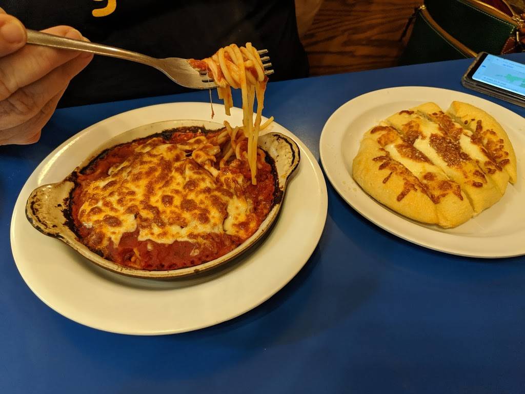 Breadeaux Pizza | meal delivery | 110 S Main St, Mt Pleasant, IA 52641, USA | 3193852306 OR +1 319-385-2306