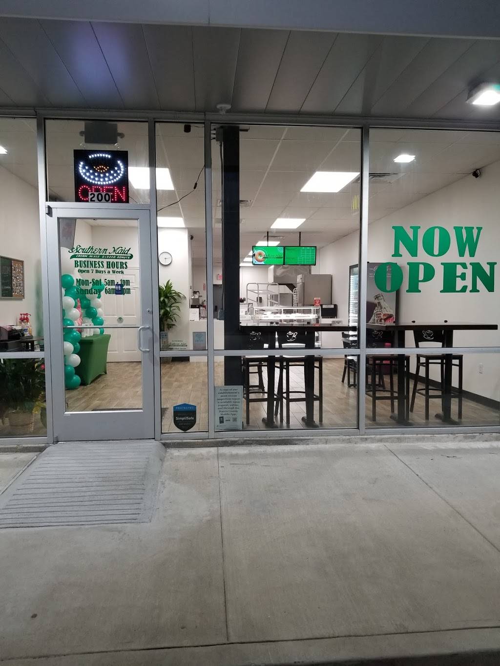 Southern Maid Donuts | restaurant | 21117 North Fwy # 200, Spring, TX 77388, USA | 8322996094 OR +1 832-299-6094