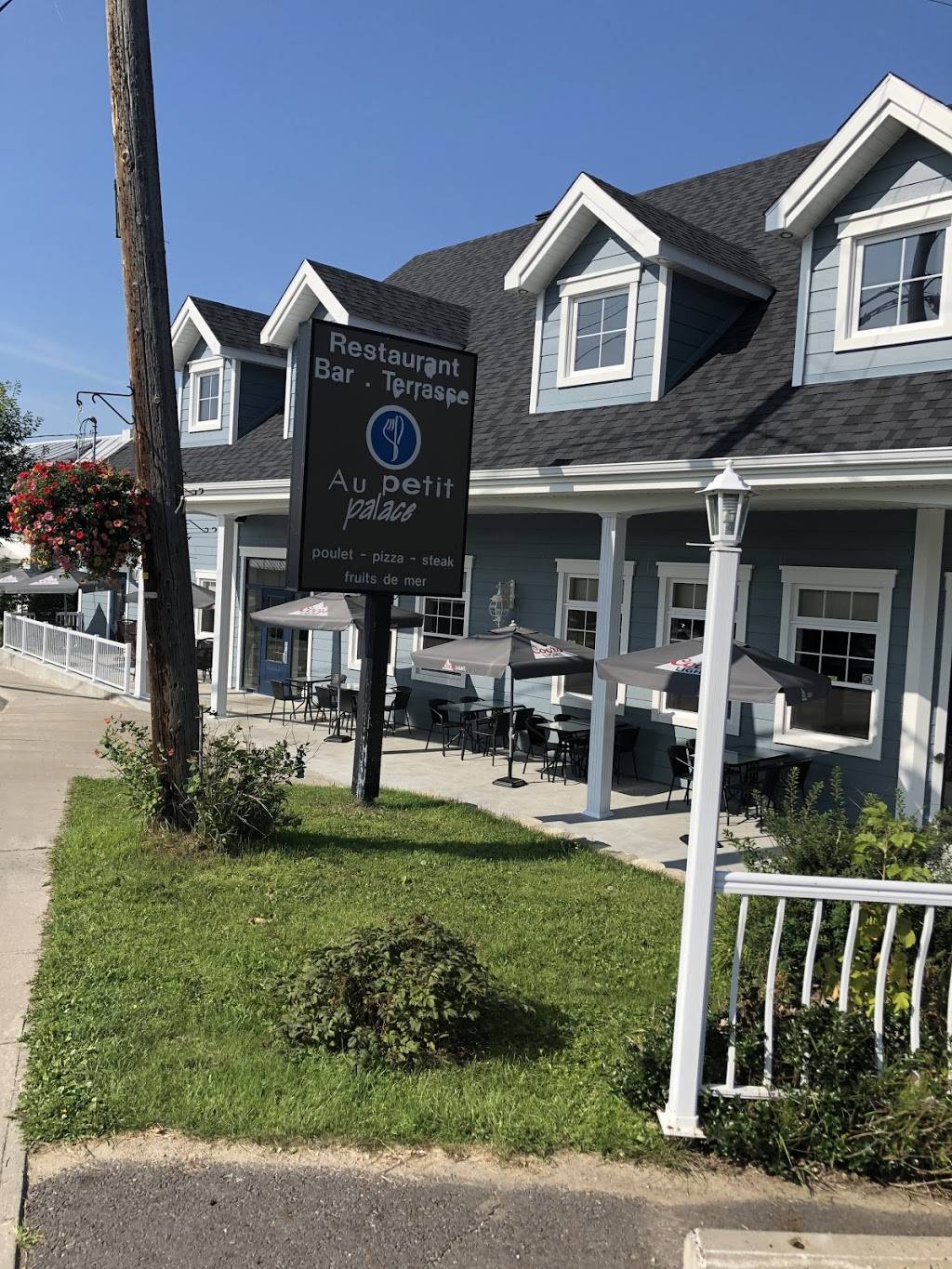 Restaurant Au Petit Palace | restaurant | 204 Rue Masson, Sainte-Thècle, QC G0X 3G0, Canada | 4182892939 OR +1 418-289-2939