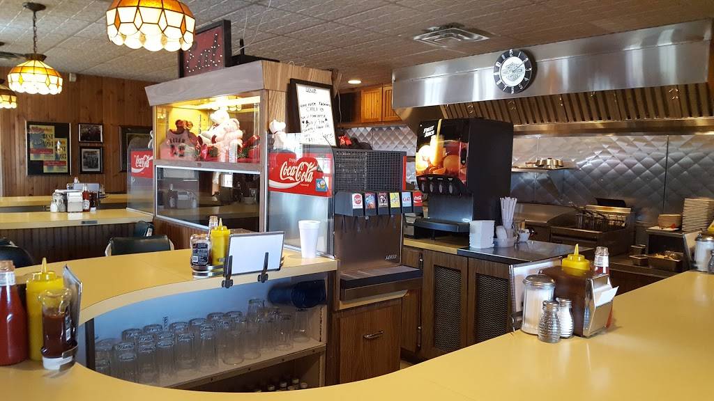 Sollys Grille | restaurant | 4629 N Port Washington Rd, Milwaukee, WI 53212, USA | 4143328808 OR +1 414-332-8808