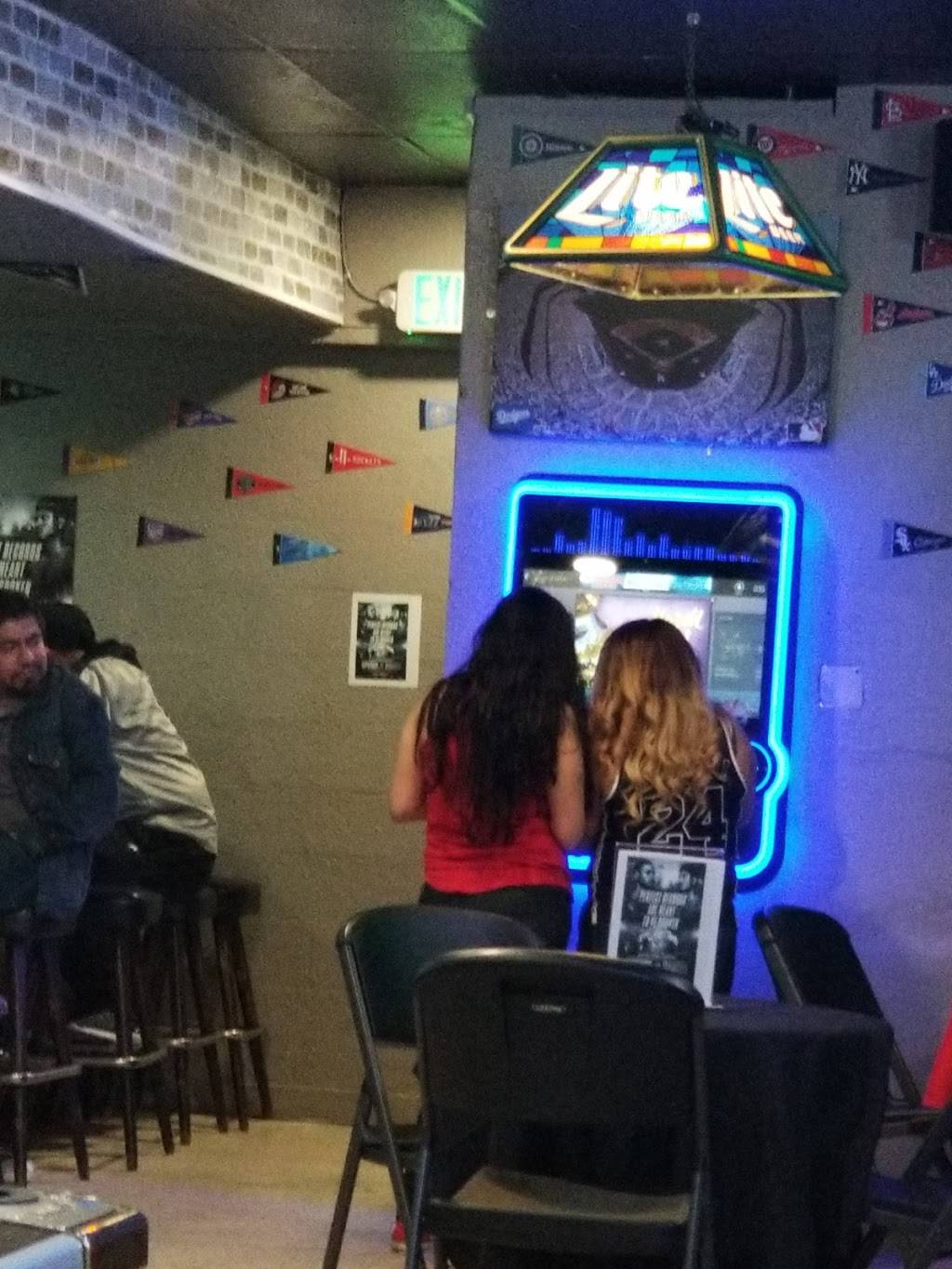 Caliz Sports Bar | restaurant | 300 W Anaheim St, Long Beach, CA 90813, USA | 5622838995 OR +1 562-283-8995