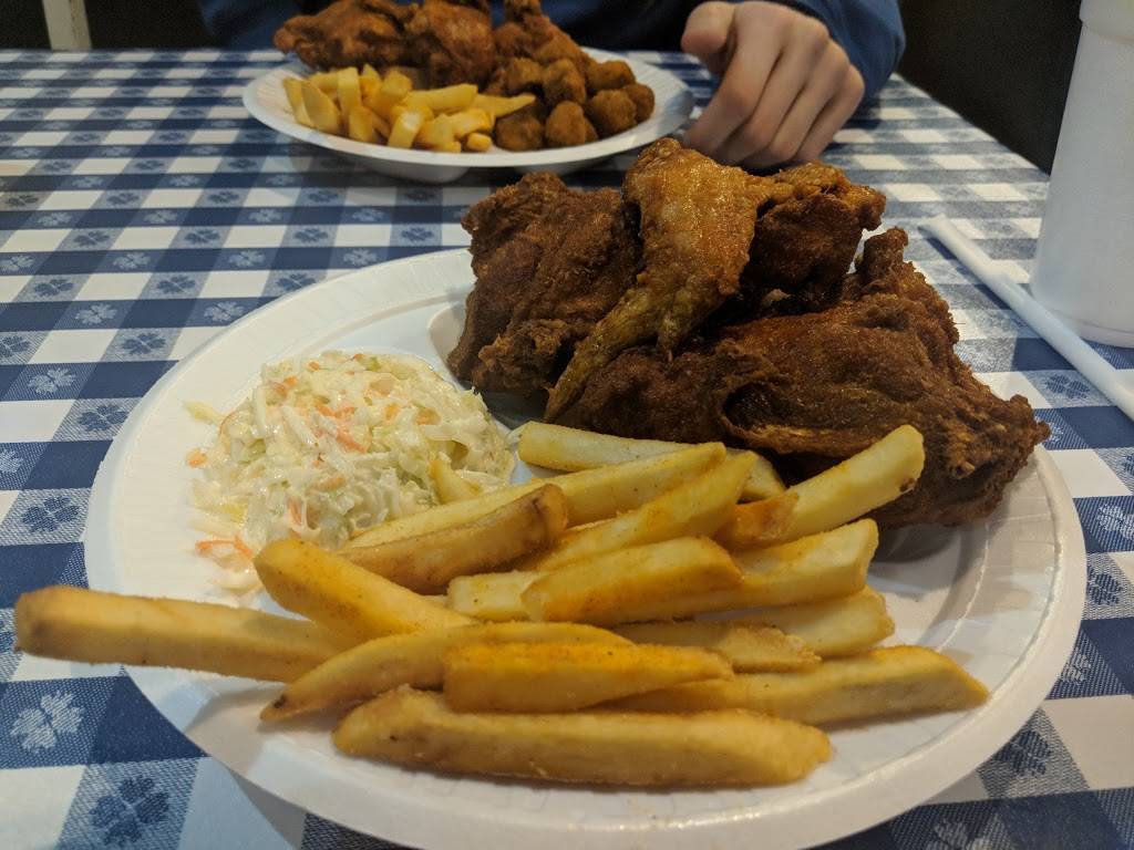 Gus’s World Famous Fried Chicken | restaurant | 31105 Woodward Ave, Royal Oak, MI 48073, USA | 2486774433 OR +1 248-677-4433