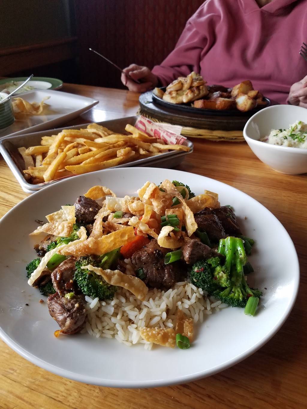 Applebees Grill + Bar | restaurant | 291 Rte 9W, Glenmont, NY 12077, USA | 5184267651 OR +1 518-426-7651