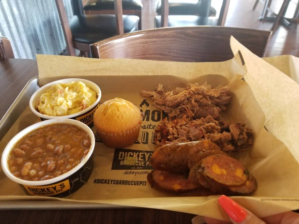 Dickeys Barbecue Pit | restaurant | 40315 Winchester Rd d, Temecula, CA 92591, USA | 9512965105 OR +1 951-296-5105