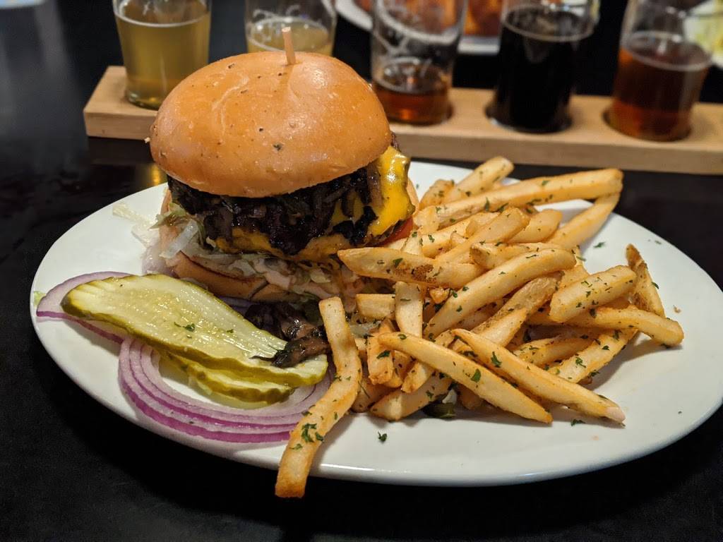 Elliott Bay Brewhouse & Pub | restaurant | 255 SW 152nd St, Burien, WA 98166, USA | 2062464211 OR +1 206-246-4211