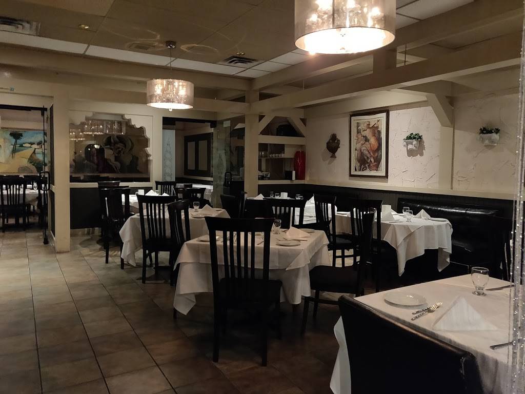 Villa Risi | night club | 16995 Yonge St, Newmarket, ON L3Y 5Y1, Canada | 9058368062 OR +1 905-836-8062