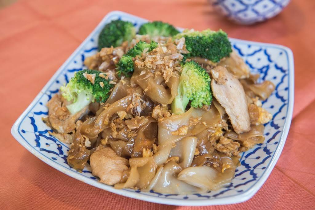 Thai Lotus | restaurant | Creekside Station, 3103 Valley Ave Suite 106, Winchester, VA 22601, USA | 5404505968 OR +1 540-450-5968