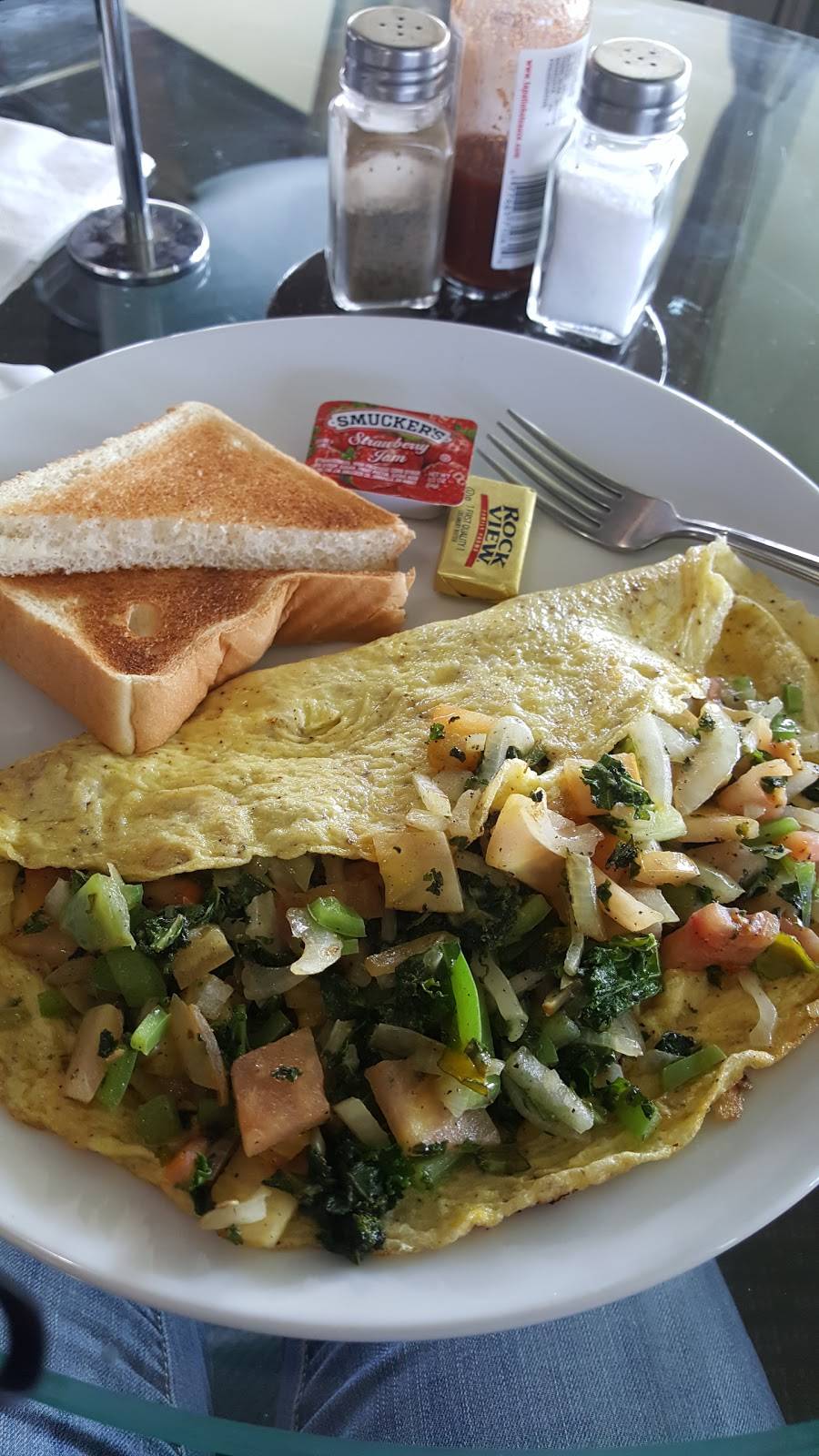 The Lake House | restaurant | 6331 Woodley Ave, Van Nuys, CA 91406, USA | 8187786530 OR +1 818-778-6530