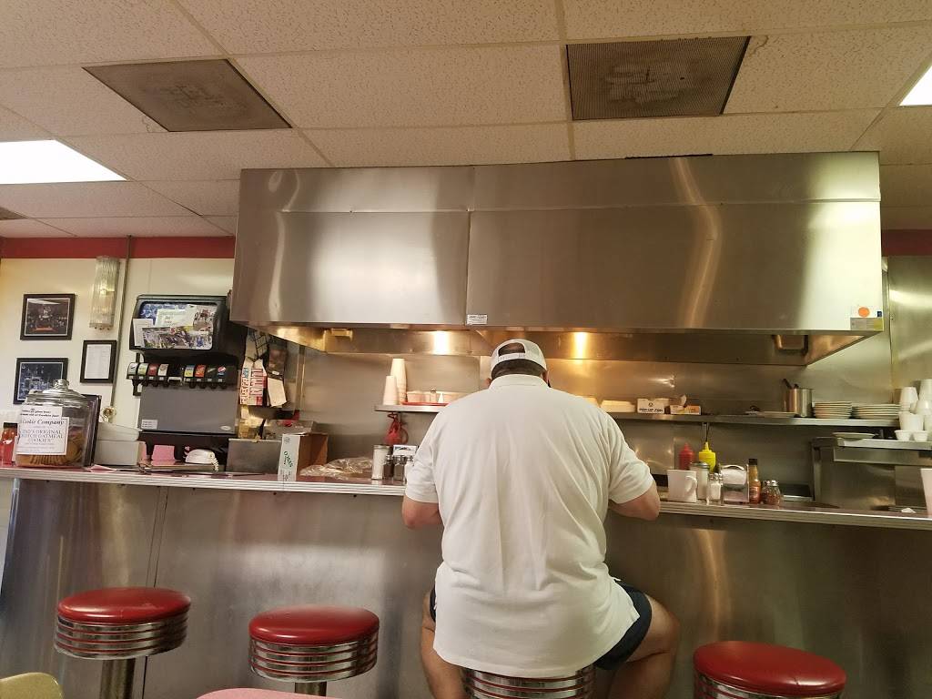 Chili Macs Diner | restaurant | 510 Pine St, St. Louis, MO 63101, USA | 3144219040 OR +1 314-421-9040