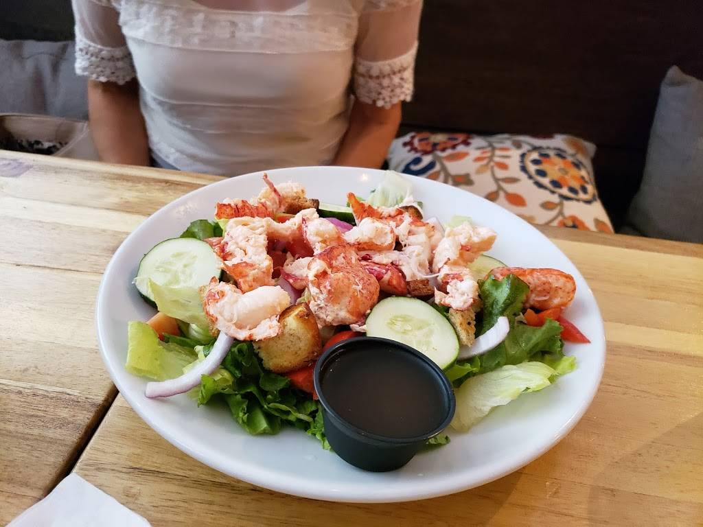 Quahog Republic’s Captains Den | restaurant | 35 Main St, Plymouth, MA 02360, USA | 5085917589 OR +1 508-591-7589