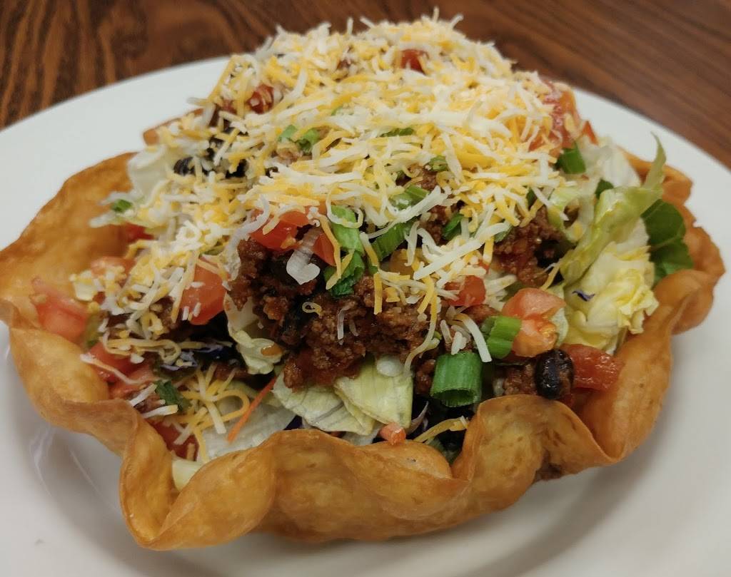 Maxies Restaurant & Lounge | restaurant | 1311 Grand Ave, West Des Moines, IA 50265, USA | 5152231463 OR +1 515-223-1463