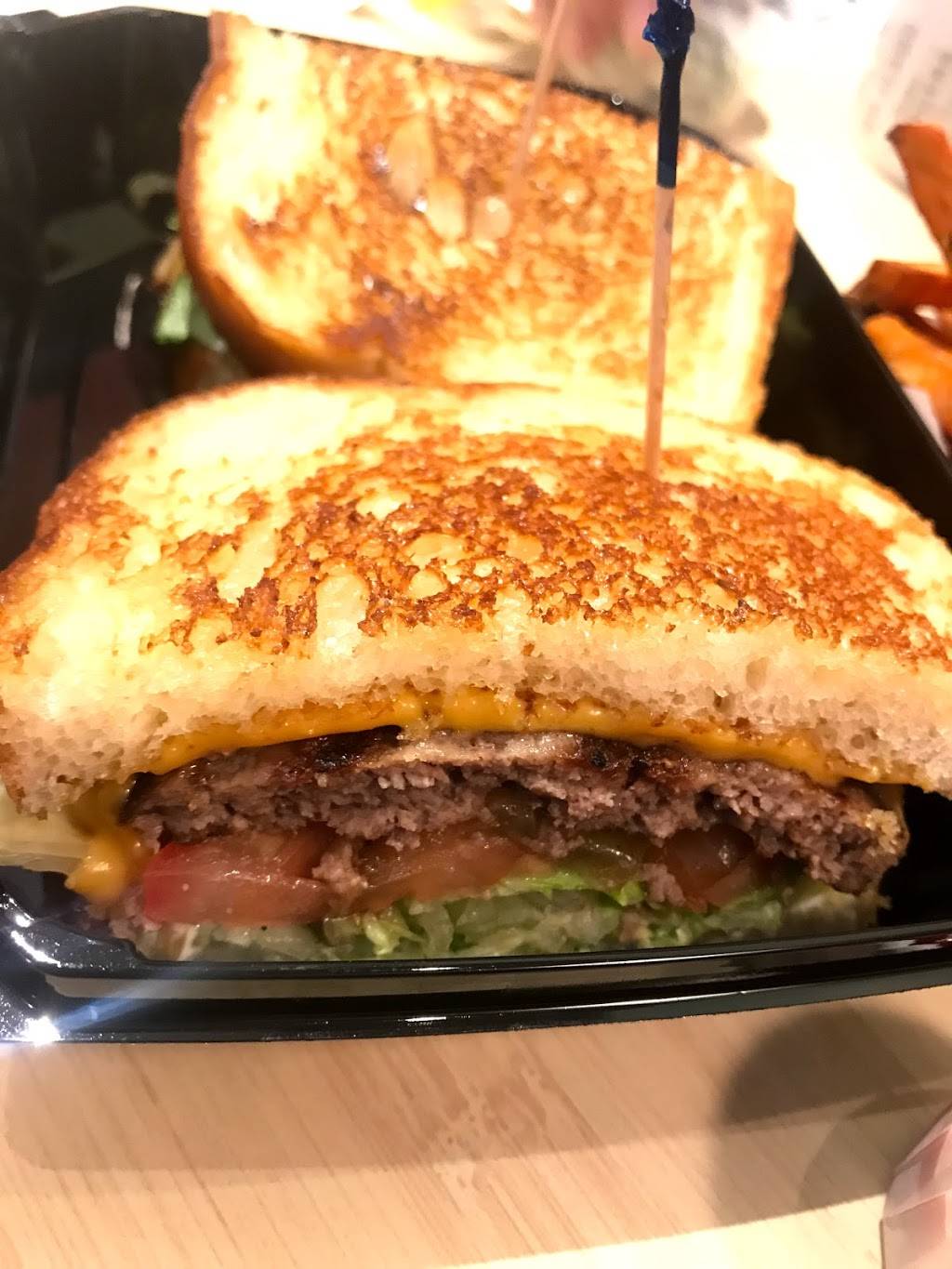 The Habit Burger Grill | meal takeaway | 11 C, E, W Hillcrest Dr, Thousand Oaks, CA 91360, USA | 8054941124 OR +1 805-494-1124