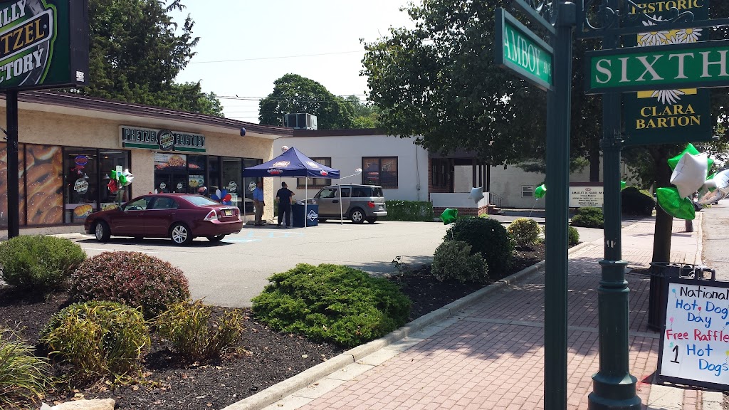 Philly Pretzel Factory | bakery | 960 Amboy Ave, Edison, NJ 08837, USA | 7322254567 OR +1 732-225-4567