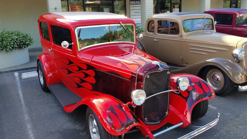 Fioris Buns & Burgers | restaurant | 406 Larkfield Center, Santa Rosa, CA 95403, USA | 7075466835 OR +1 707-546-6835