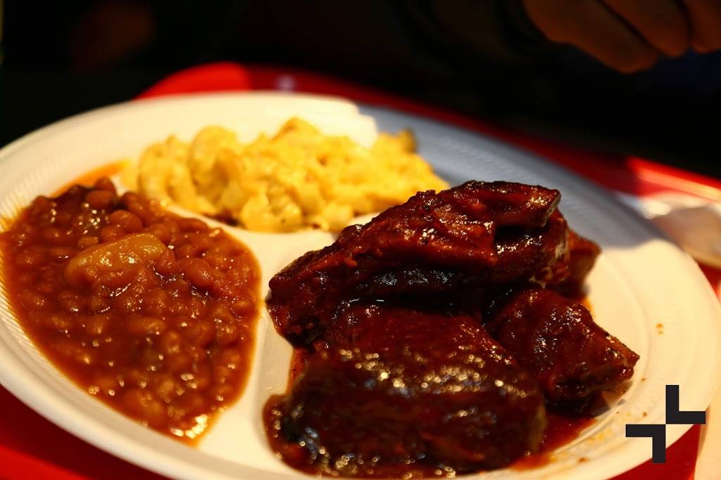 Adeles Southern Cooking & BBQ | restaurant | 2913 Dixie Hwy, Louisville, KY 40216, USA | 5023985880 OR +1 502-398-5880