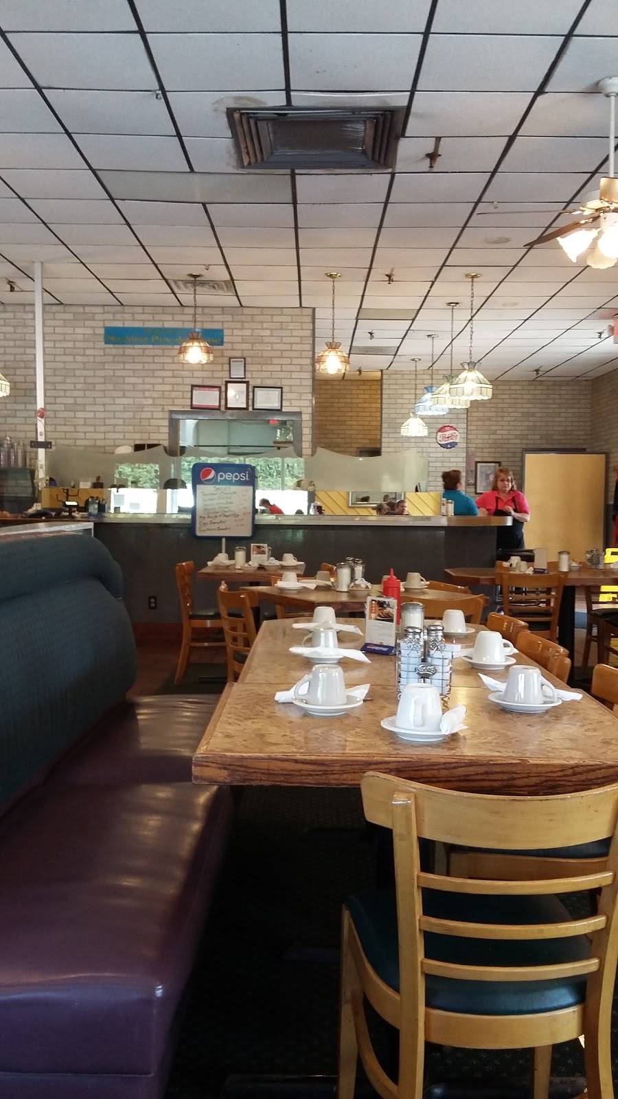 Swedish Pancake House | restaurant | North Towne Mall Shopping Center, 3601 N Main St, Rockford, IL 61103, USA | 8156376922 OR +1 815-637-6922