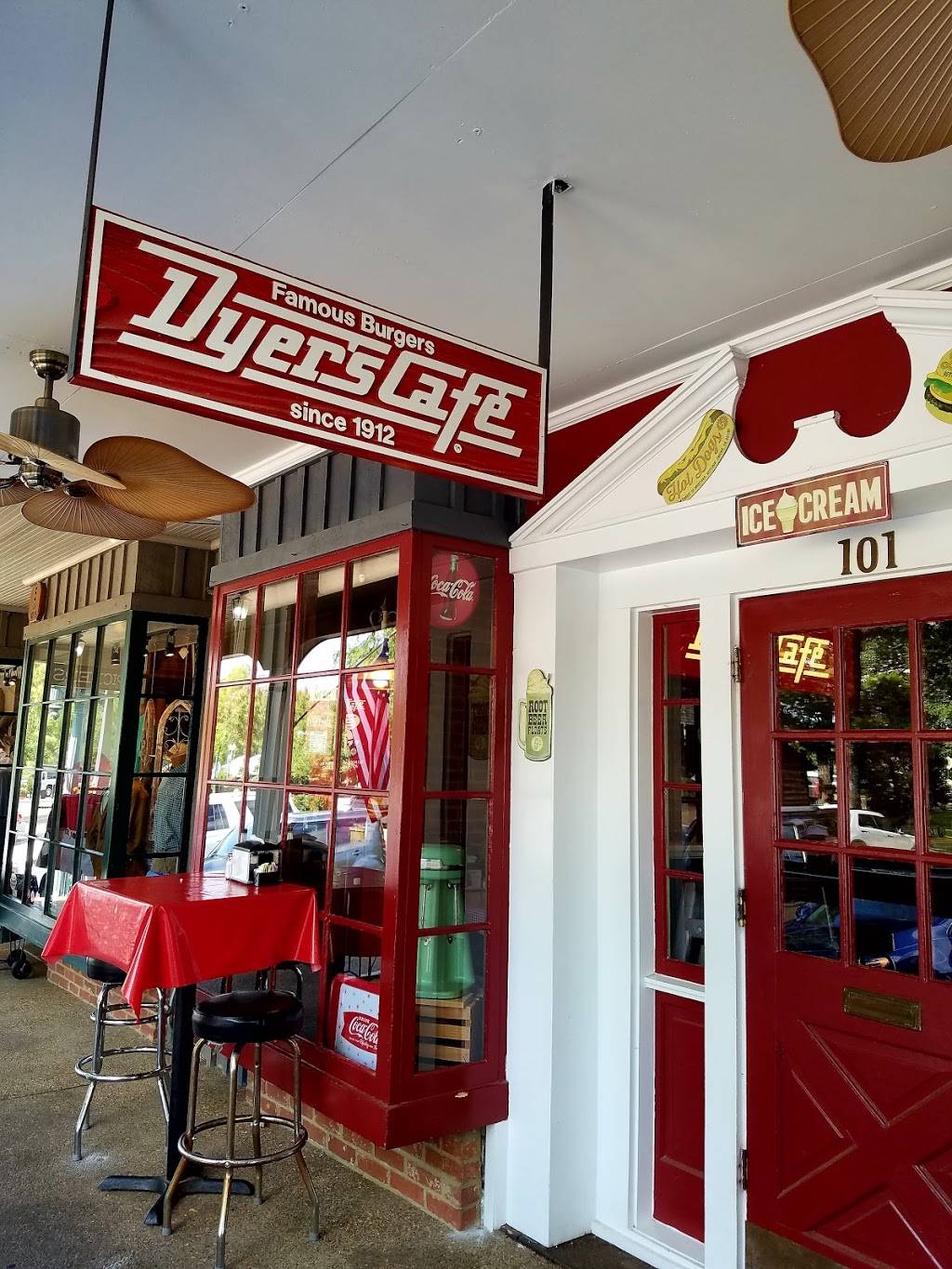 Dyers Cafe | restaurant | 101 N Center St, Collierville, TN 38017, USA | 9018507750 OR +1 901-850-7750