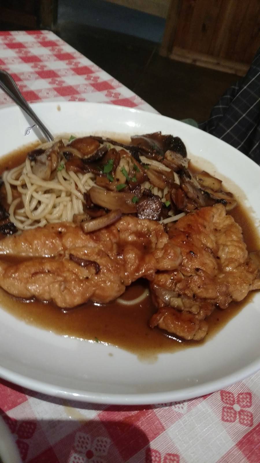 Gios Italian Restaurant | restaurant | 101 W Main St, Llano, TX 78643, USA | 3254234078 OR +1 325-423-4078