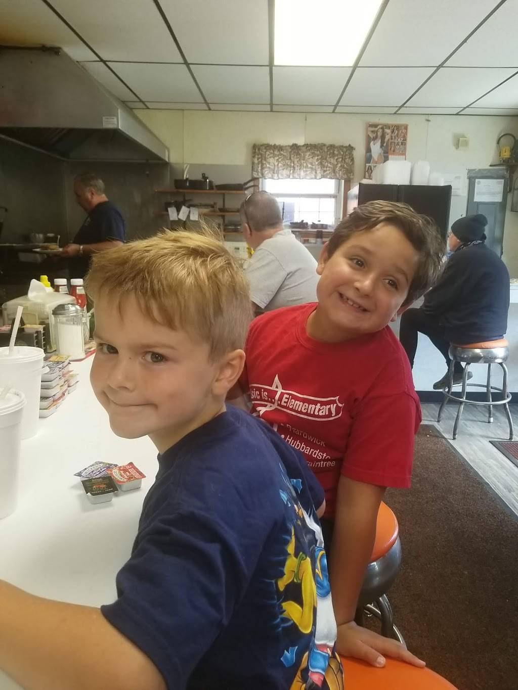 The Whistle Stop Restaurant | restaurant | 248 Main St, Gilbertville, MA 01031, USA | 4134778888 OR +1 413-477-8888