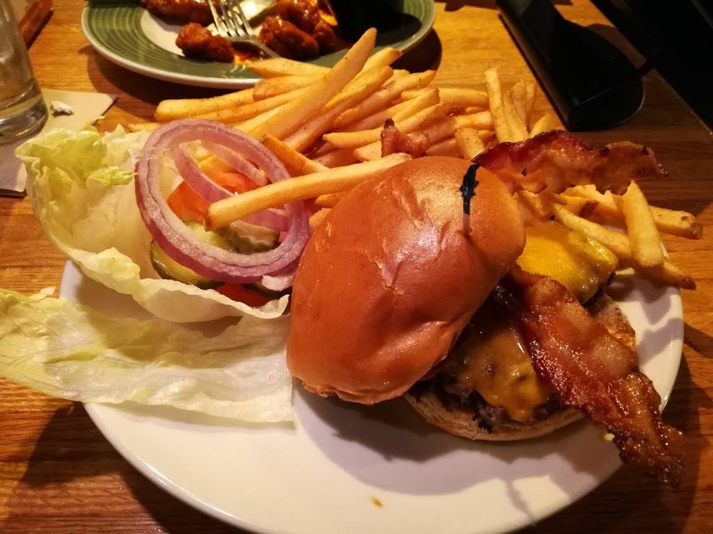 Applebees Grill + Bar | restaurant | 2655 Richmond Ave, Staten Island, NY 10314, USA | 7183703529 OR +1 718-370-3529