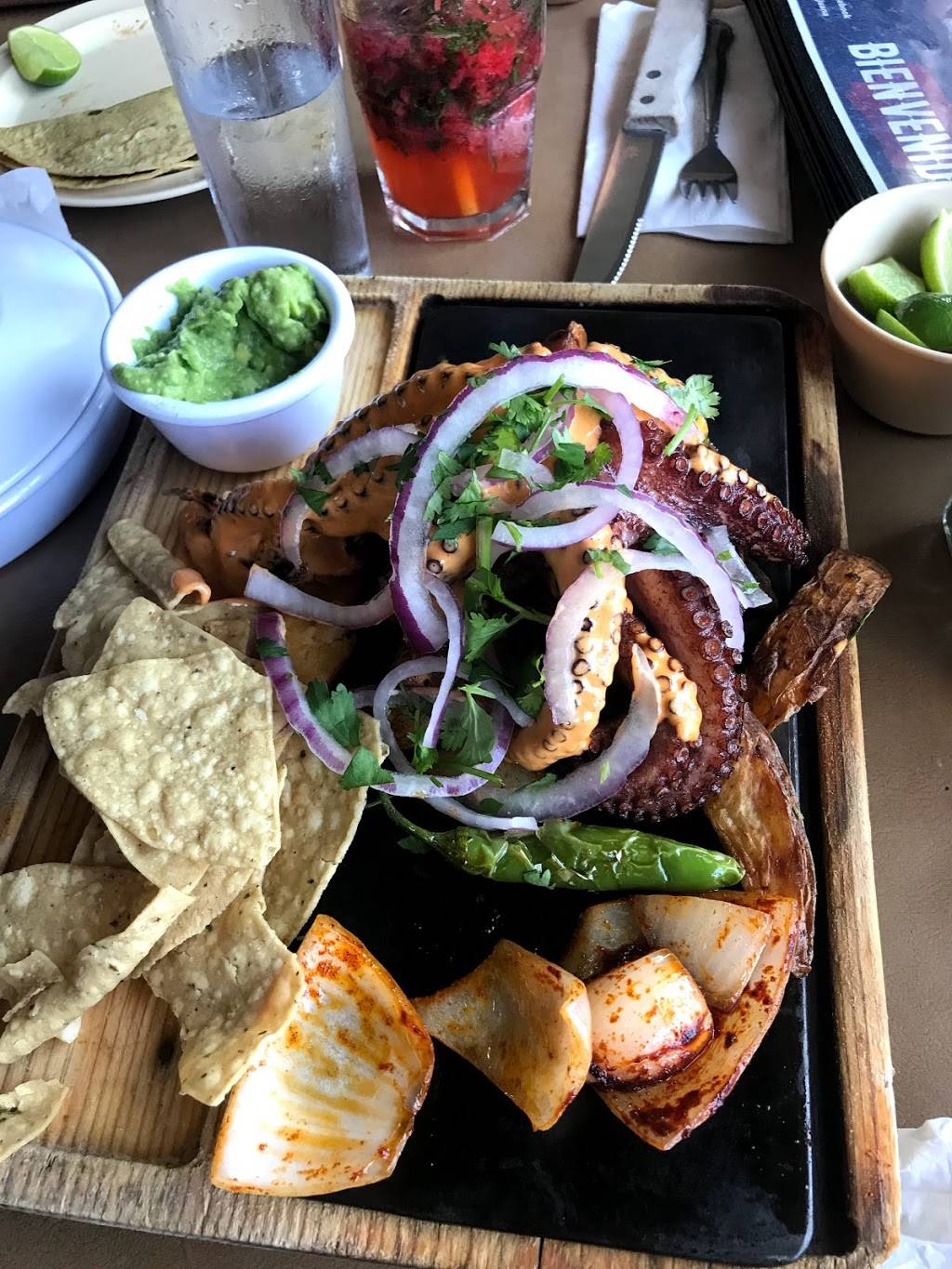 Las Tablas | restaurant | Paseo del Río 6617, Río Tijuana 3a. Etapa, Rio Tijuana 3ra Etapa, 22226 Tijuana, B.C., Mexico | 016642087487 OR +52 664 208 7487