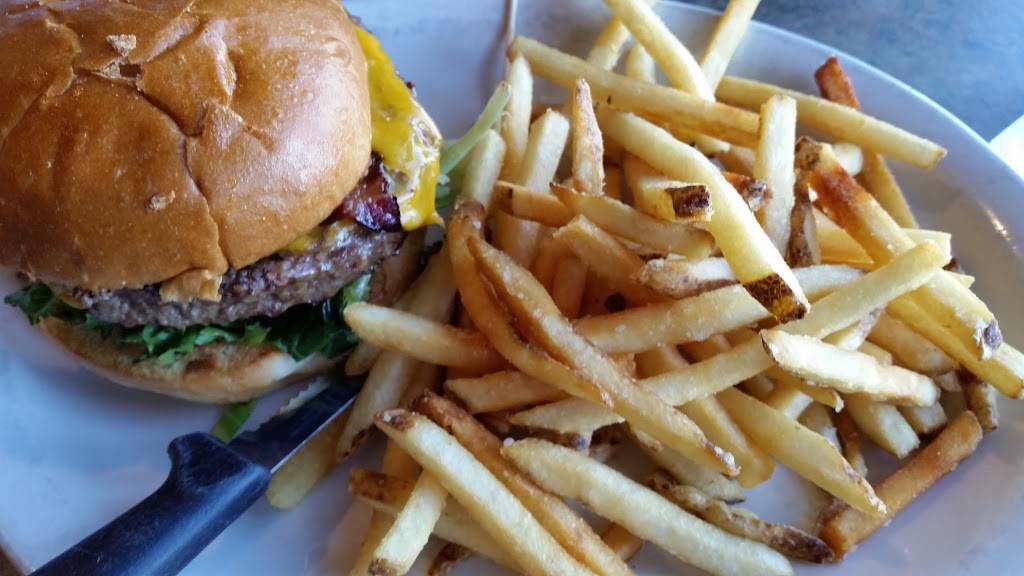 Ale House Pub & Eatery | restaurant | 2122 Mildred St W, University Place, WA 98466, USA | 2535659367 OR +1 253-565-9367