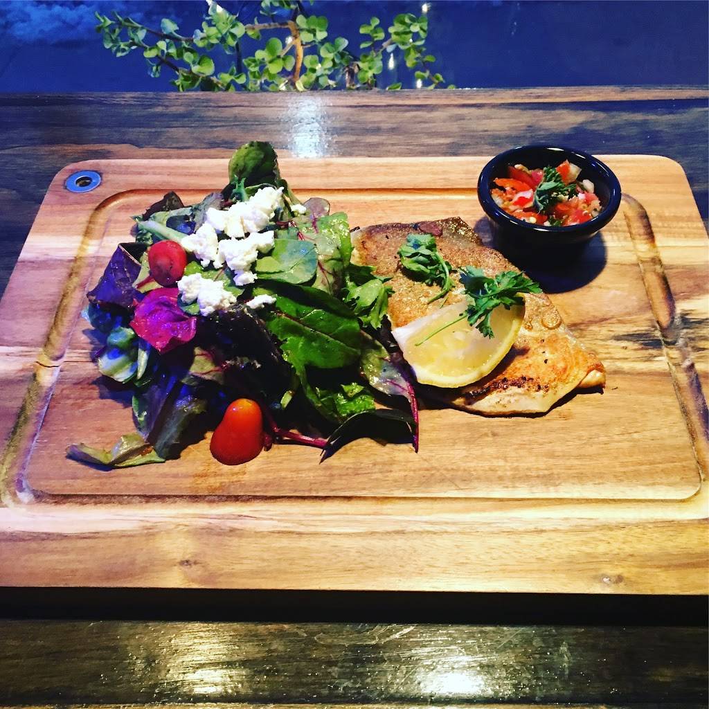 Off The Hook Fishbar | restaurant | 749 Broadview Ave, Toronto, ON M4K 2P6, Canada | 4164654356 OR +1 416-465-4356