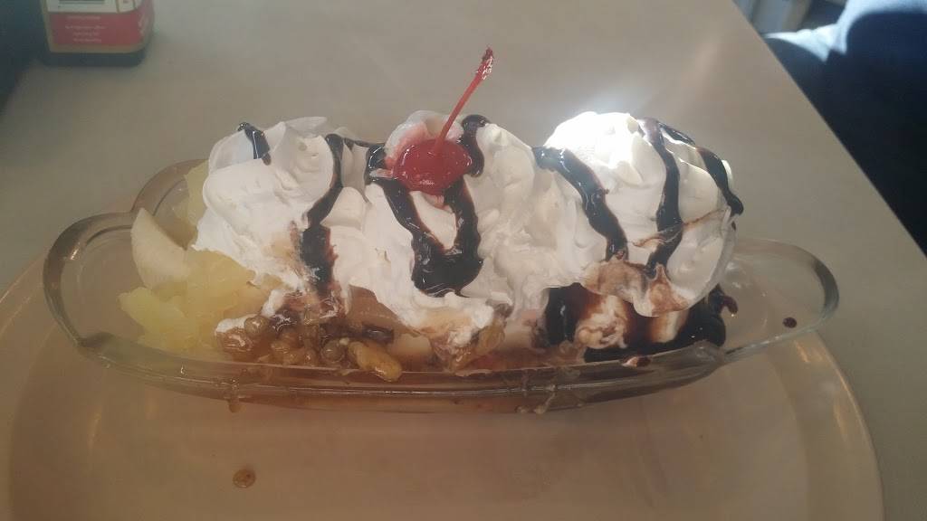 Dixie Freeze | restaurant | 200 Elm Ave, South Pittsburg, TN 37380, USA | 4238376423 OR +1 423-837-6423