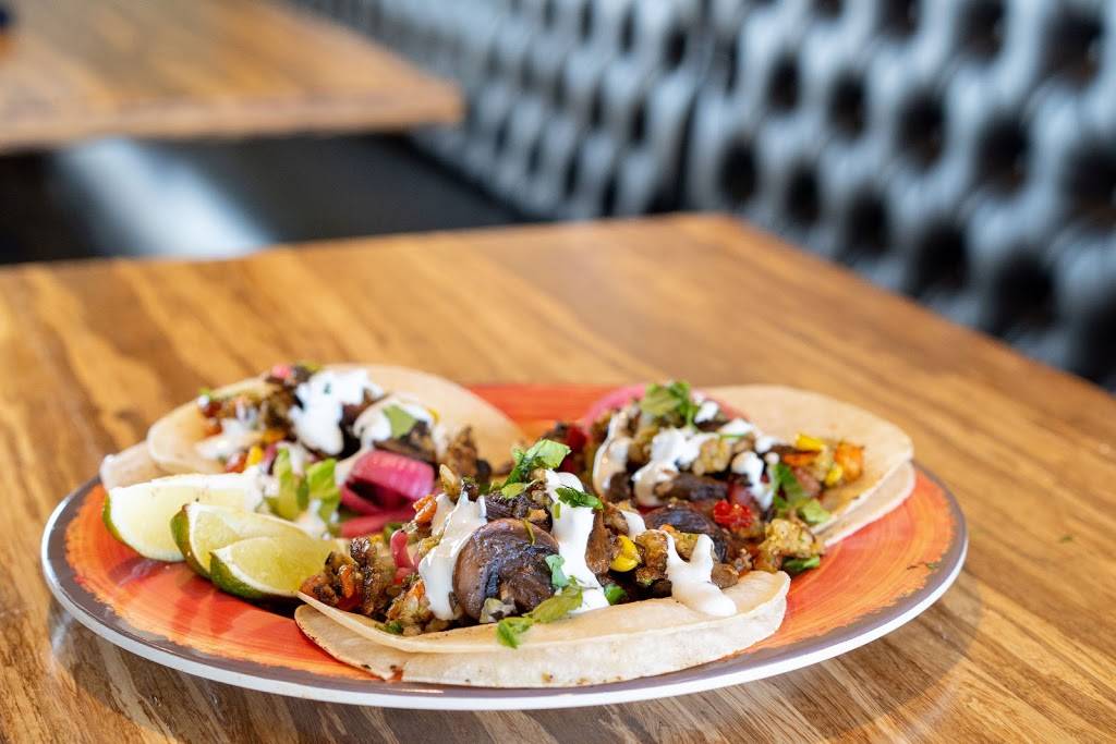 Growler USA - Centennial | restaurant | 11405 E Briarwood Ave #100, Centennial, CO 80112, USA | 3036490726 OR +1 303-649-0726