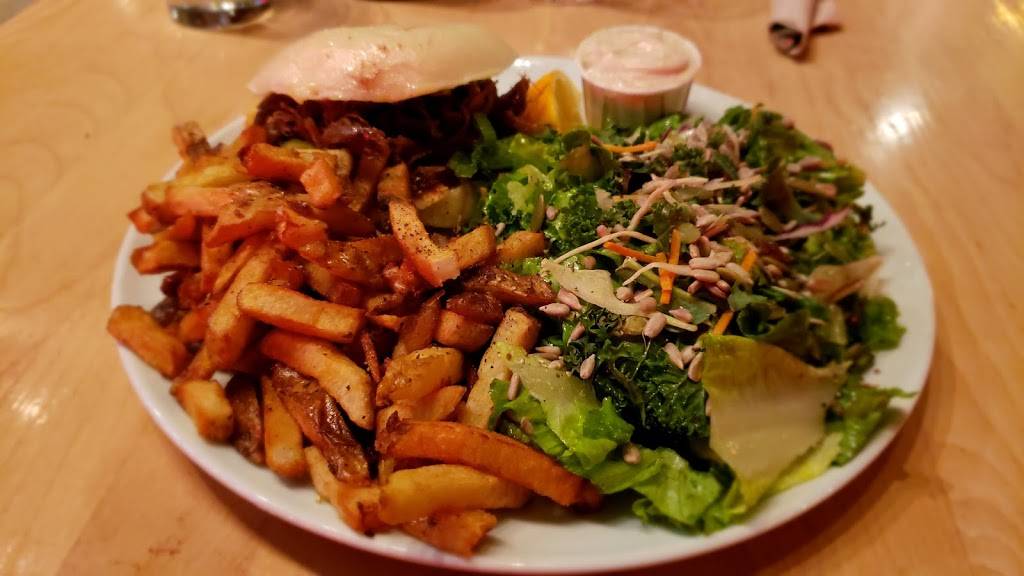 Chez Victor | restaurant | 2875 Boulevard Laurier, Québec, QC G1V 2M2, Canada | 4189779123 OR +1 418-977-9123