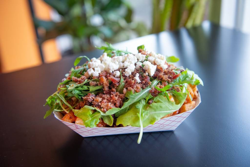 La Poutinerie | restaurant | 853 Avenue Myrand, Québec, QC G1V 2V8, Canada | 4183531630 OR +1 418-353-1630