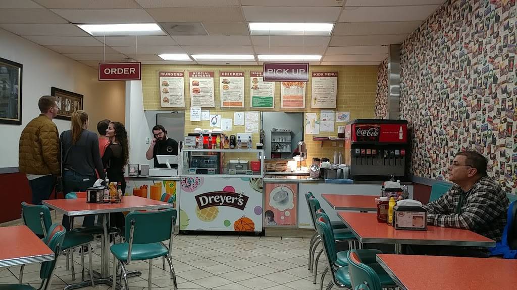 Phyllis Giant Burgers | restaurant | 1774 Piner Rd, Santa Rosa, CA 95403, USA | 7075210890 OR +1 707-521-0890