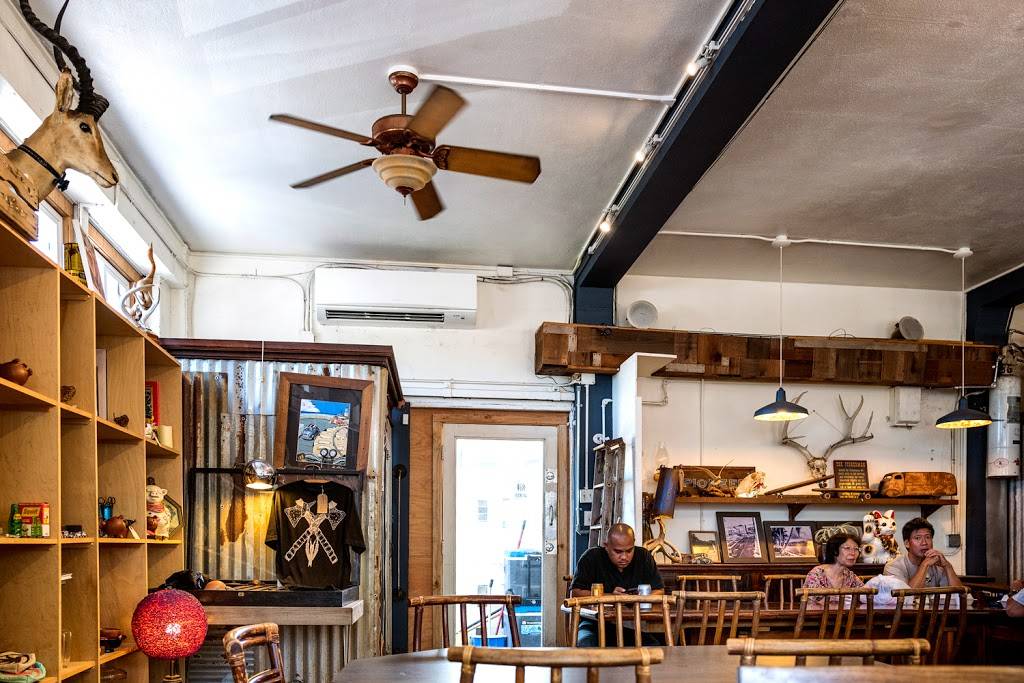 Pioneer Saloon | restaurant | 3046 Monsarrat Ave, Honolulu, HI 96815, USA | 8087324001 OR +1 808-732-4001