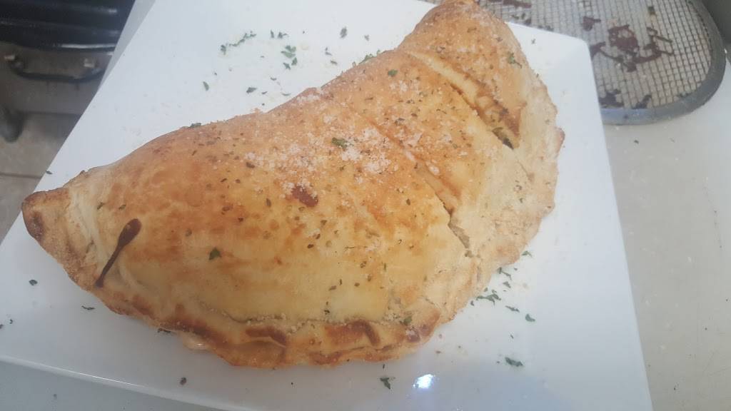 Tommy Bs Clubhouse | restaurant | 210 Aberdeen Dr suite b, Valparaiso, IN 46385, USA | 2192998936 OR +1 219-299-8936