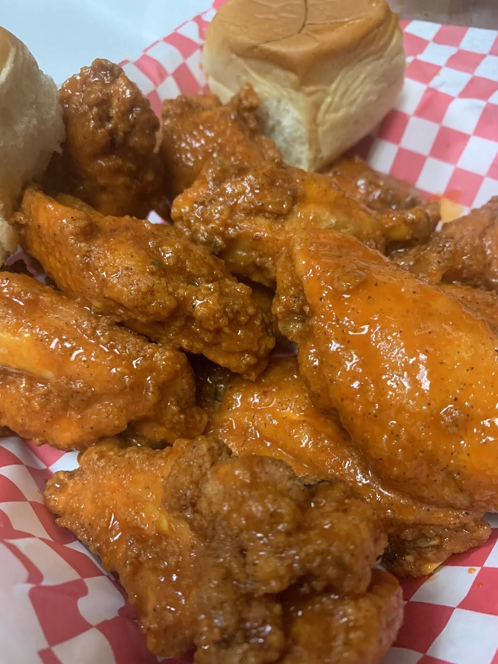 Dynamo’s Wings | restaurant | 915 Tiny Town Rd suite c, Clarksville, TN 37042, USA | 9314445405 OR +1 931-444-5405